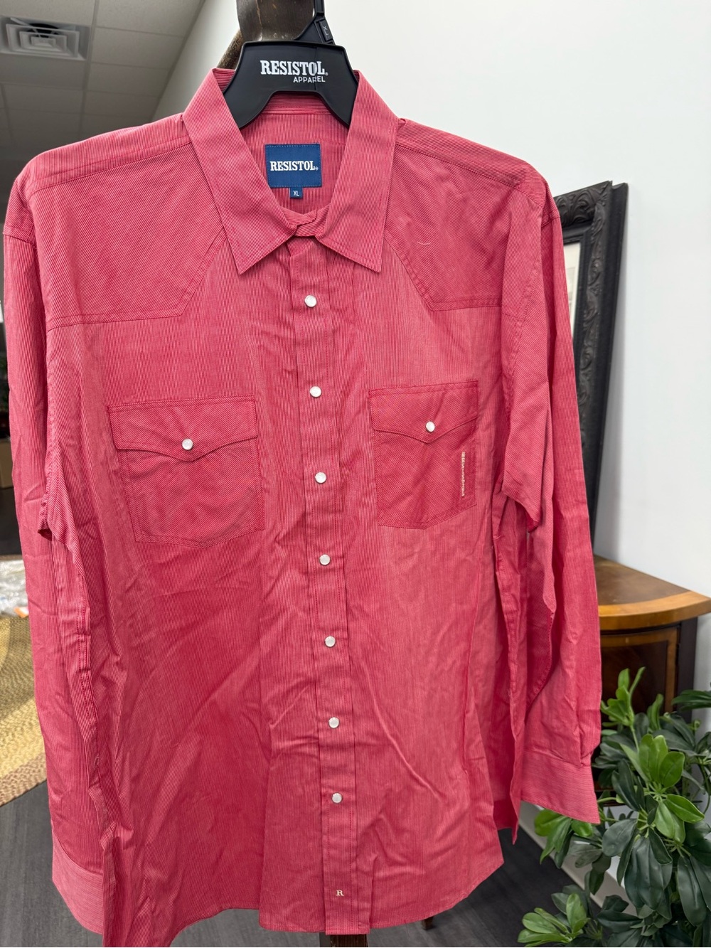 Resistol Men’s Red Long-Sleeve Button-Down Western Shirt